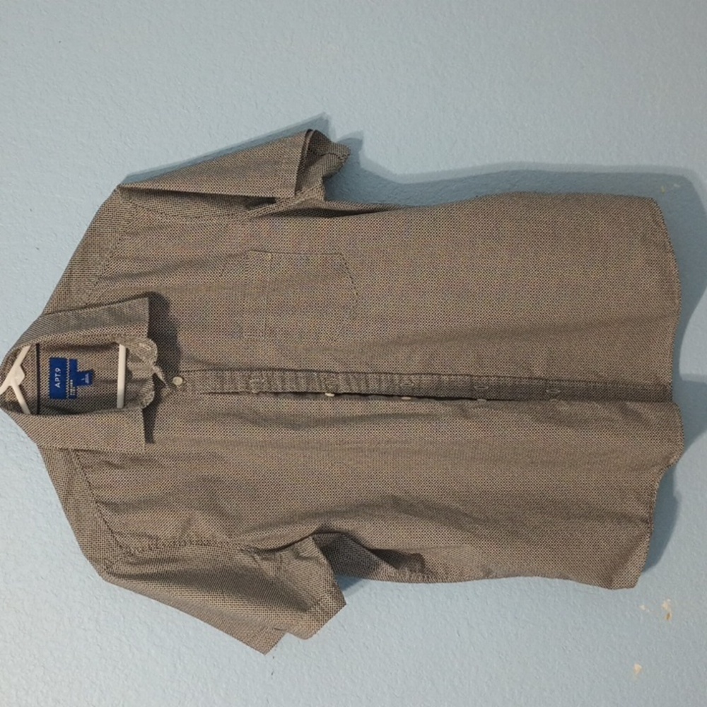 APT.9 Short Sleeve Shirt. Size: L Color: Brownish